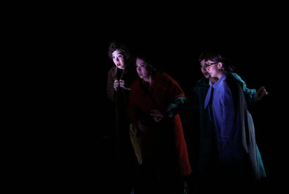 ayx官方网站：
影后戏后们来昌首演！精彩爆料《她们的秘密》 看后直呼过瘾…【今日收政界抢票】(图11)