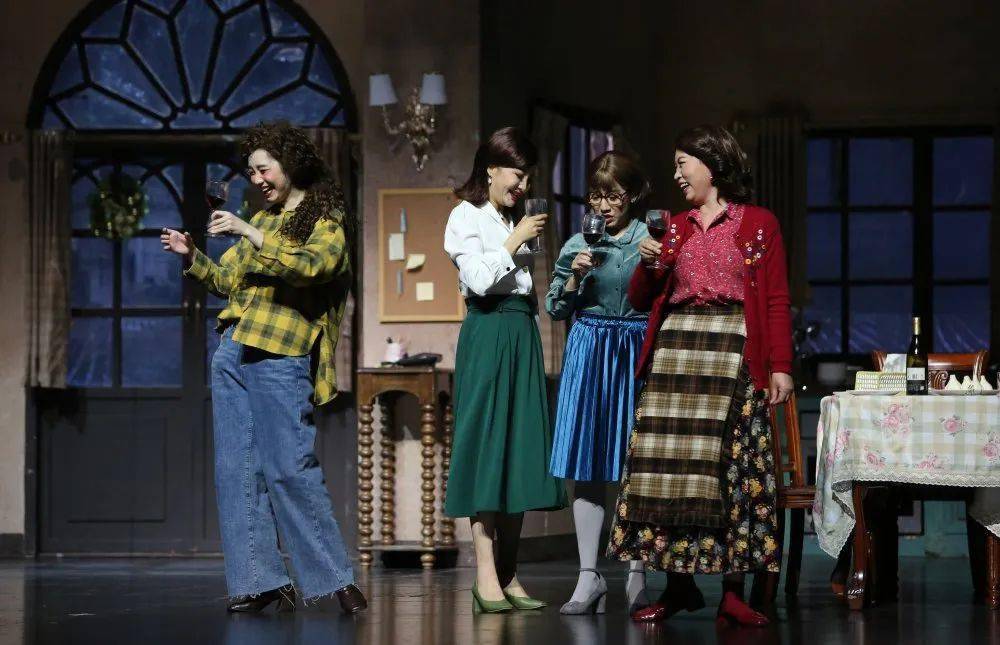 ayx官方网站：
影后戏后们来昌首演！精彩爆料《她们的秘密》 看后直呼过瘾…【今日收政界抢票】(图8)