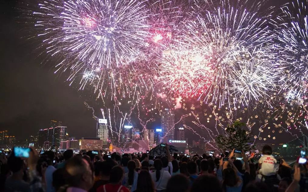 ‘爱游戏（ayx）中国官方网站’中学生砸食堂掀警车  知识分子为何如此冲动